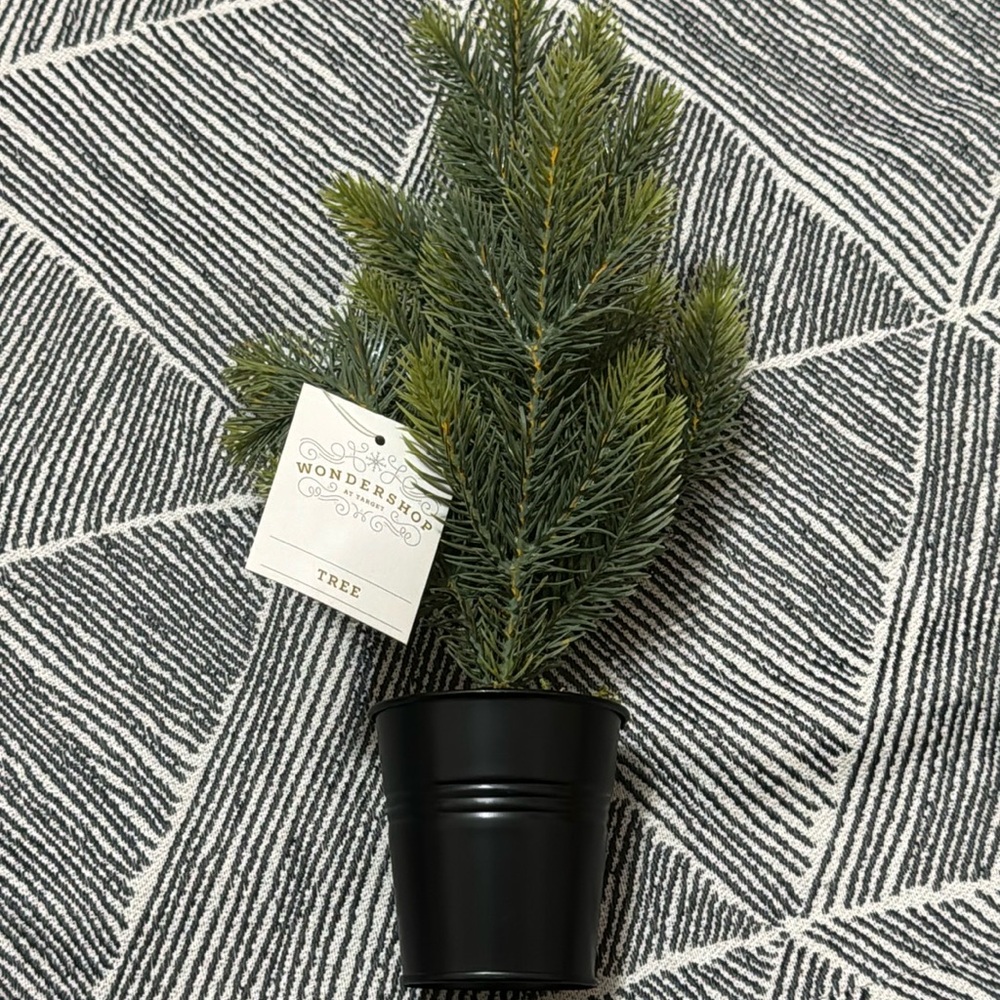 Wondership small faux tree